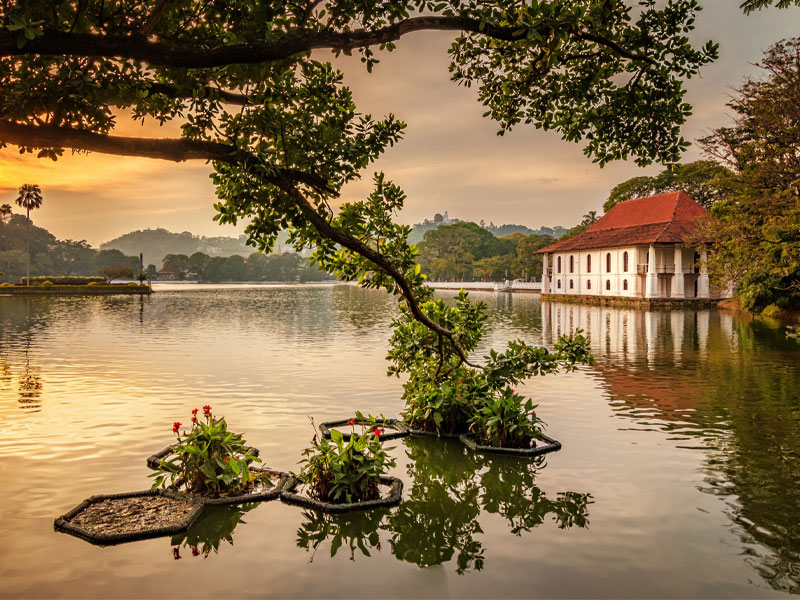 Kandy-lake